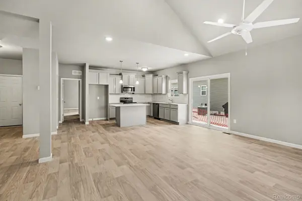 366 Dorchester DR, Howell, MI 48855