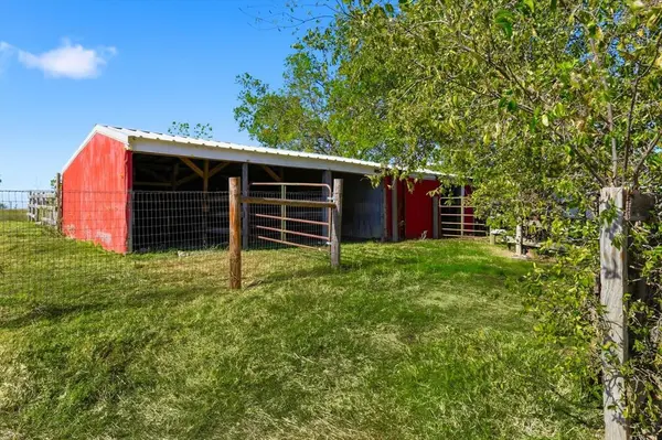 3873 Lois Road E, Sanger, TX 76266