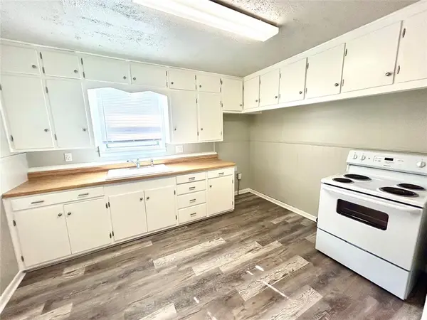 811 S Avenue H, Clifton, TX 76634