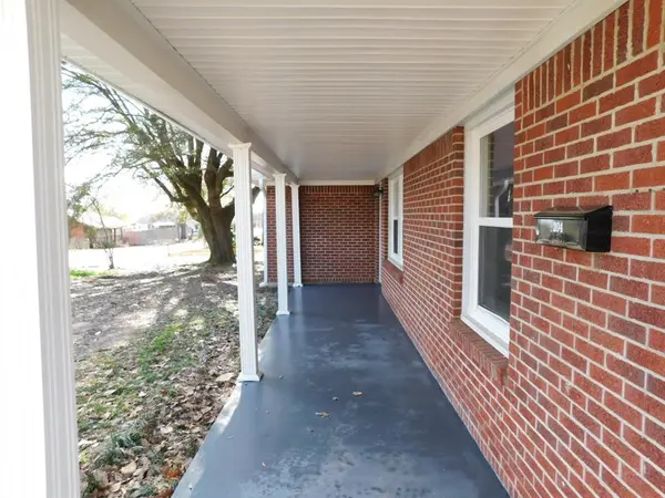 204 NW 3rd Street, Springhill, LA 71075