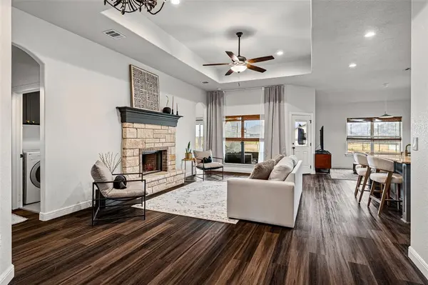 1306 E Apache Trail, Granbury, TX 76048