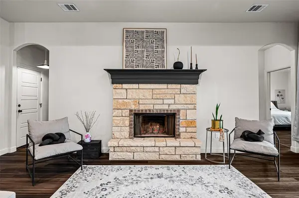 1306 E Apache Trail, Granbury, TX 76048