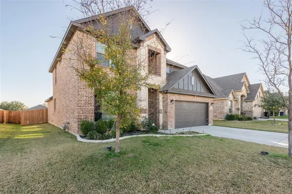 717 Seabourne Drive, Saginaw, TX 76179