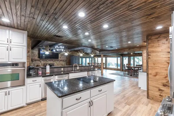 440 Lakeside Drive, Brownwood, TX 76801