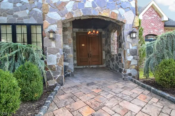 51 Columbus Ave, Totowa Boro, NJ 07512