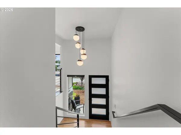 5619 SW WINDSOR CT, Portland, OR 97221