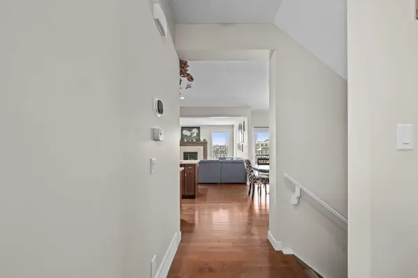 49 Evansview MNR NW, Calgary, AB T3P 0J7