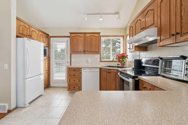 26 Quigley DR #24, Cochrane, AB T4C 1M2