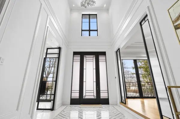 101 Dunloe RD, Toronto C03, ON M5P 2T7