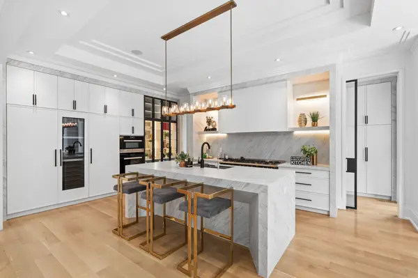 101 Dunloe RD, Toronto C03, ON M5P 2T7