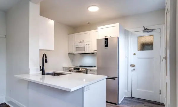 48 Lawton BLVD #2, Toronto C02, ON M4V 1Z5