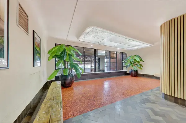 1 Massey SQ #1109, Toronto E03, ON M4C 5L4