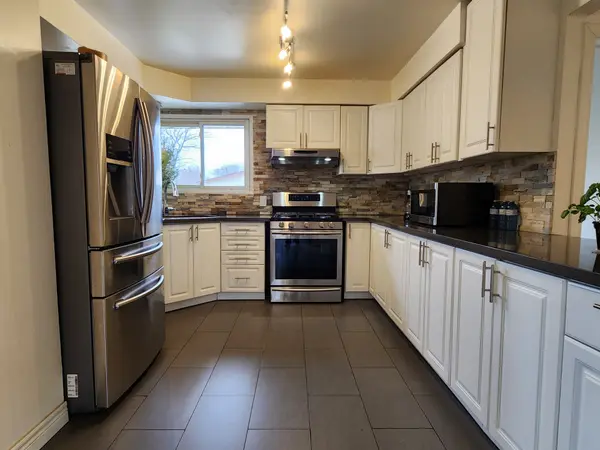 366 Meadow ST #Upper, Oshawa, ON L1L 1A4