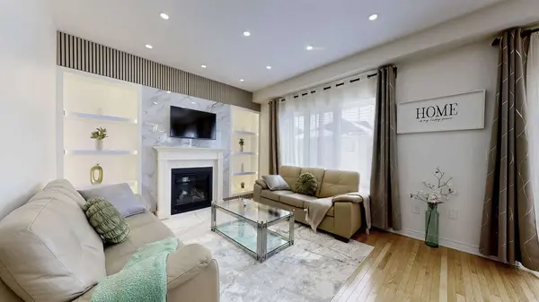 42 Foxberry RD, East Gwillimbury, ON L9N 0P6