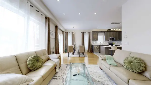 42 Foxberry RD, East Gwillimbury, ON L9N 0P6