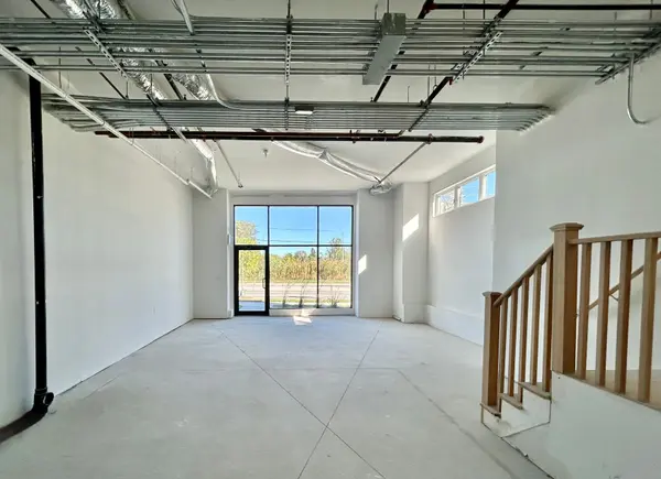 200 Dissette ST #1, Bradford West Gwillimbury, ON L3Z 3G8