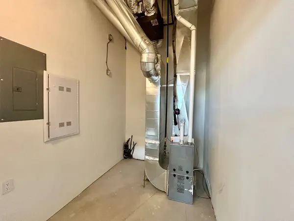 200 Dissette ST #1, Bradford West Gwillimbury, ON L3Z 3G8