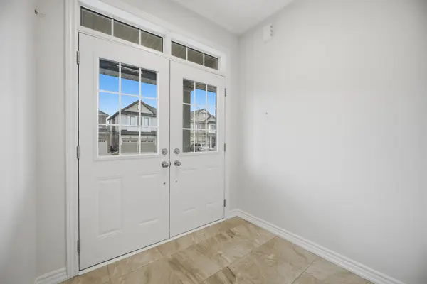 33 Bannister RD, Barrie, ON L9J 0L5