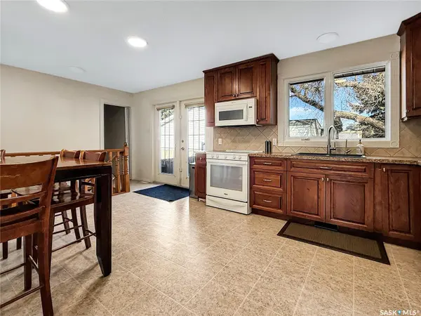 372 Hayes DRIVE, Swift Current, SK S9H 4H1