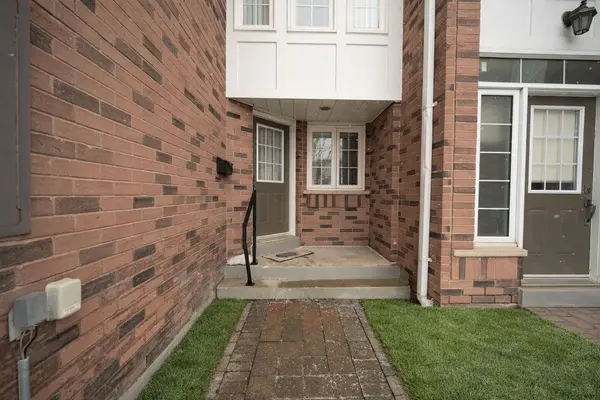 3 Lancewood CRES, Brampton, ON L6S 5Y6