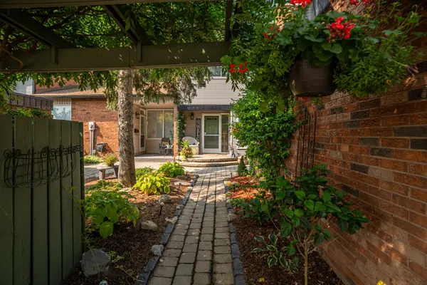 1560 Kerns RD #5, Burlington, ON L7P 3A7