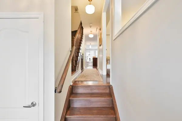 1025 Shaw DR, Mississauga, ON L5G 3Z3