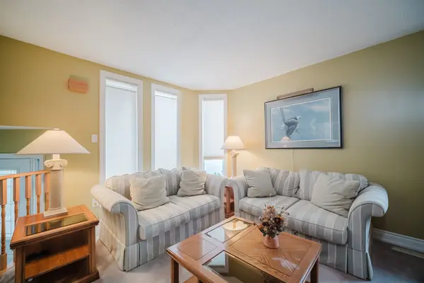 59 Royal Orchard DR, Brampton, ON L6X 4M5