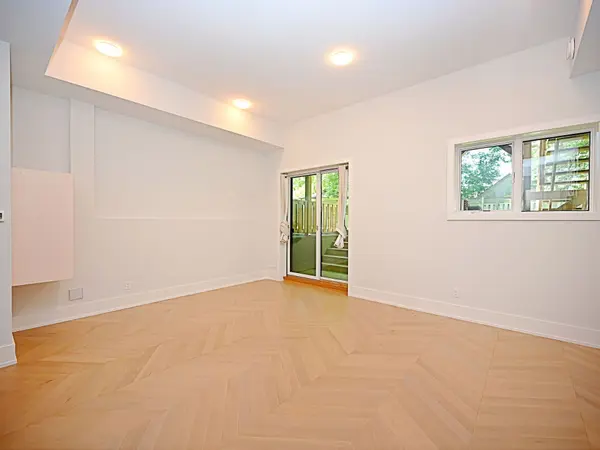 50B Woodlawn AVE, Mississauga, ON L5G 3K6