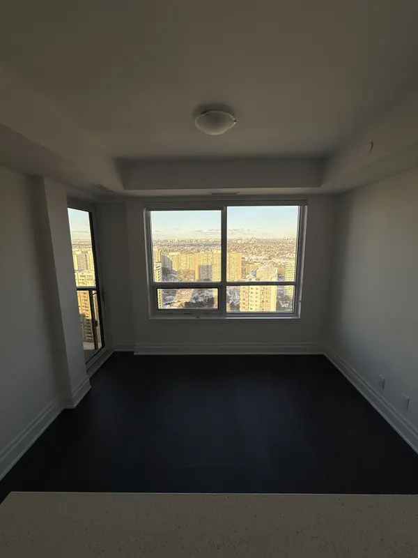 30 ELM DR #2404, Mississauga, ON L5B 0N6