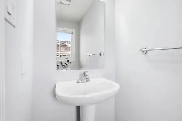 476 Barrick Hill RD, Kanata, ON K2M 0H8