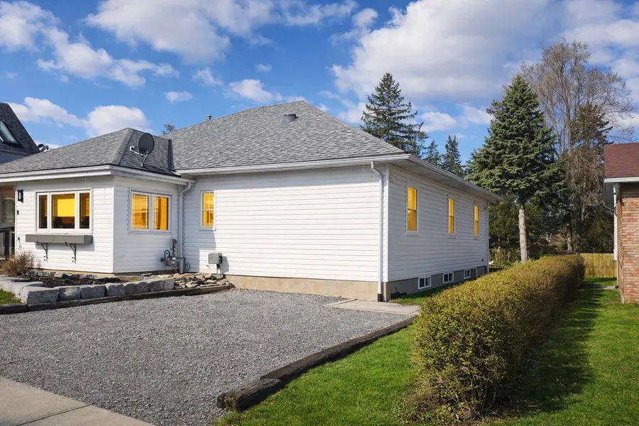 32 Ontario ST #2, Prince Edward County, ON K0K 2T0