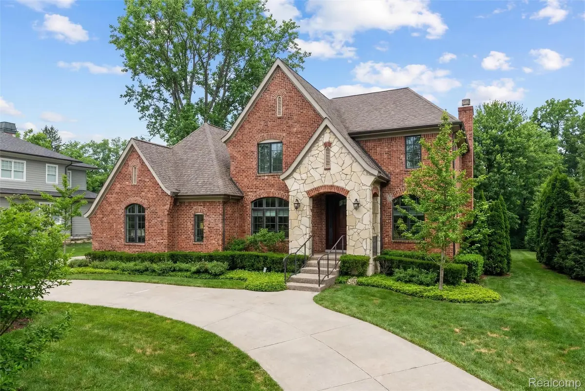 3010 E Bradford DR, Bloomfield Hills, MI 48301