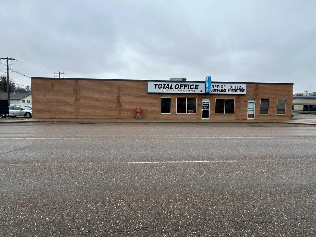 939 Kingsway AVE SE, Medicine Hat, AB T1A 2X6