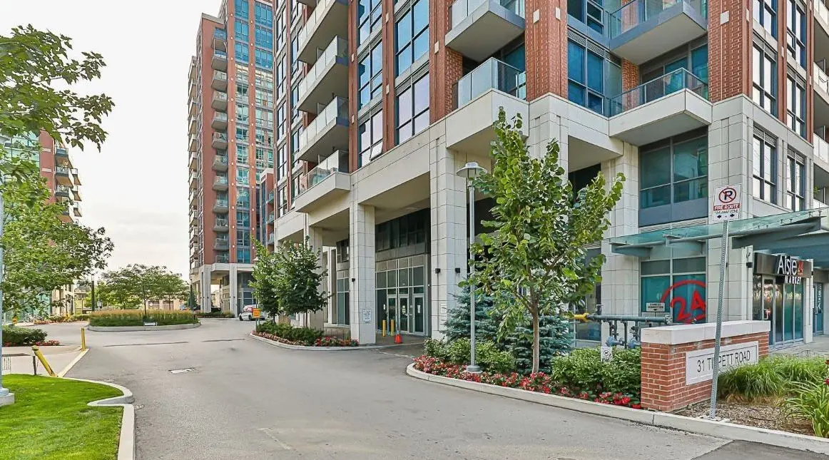 31 Tippett RD #636, Toronto C06, ON M3H 0C8