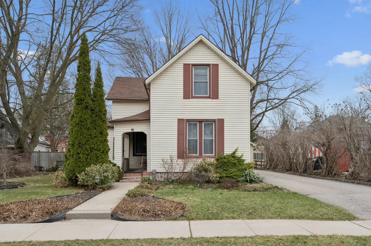 16 Rich AVE, Cambridge, ON N1R 2A5