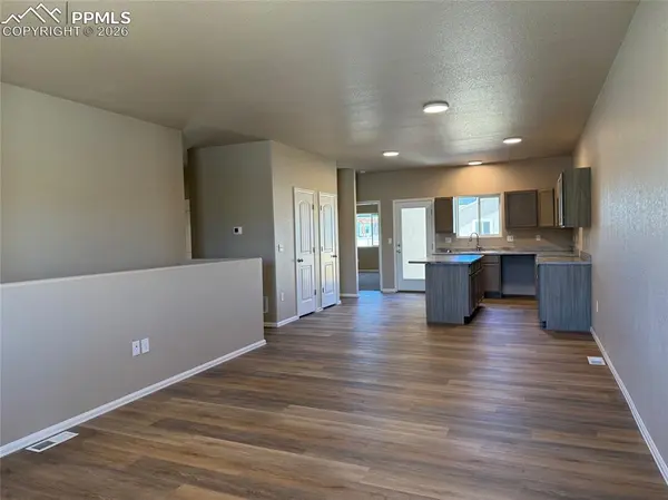 5217 Gannet LN, Pueblo, CO 81008