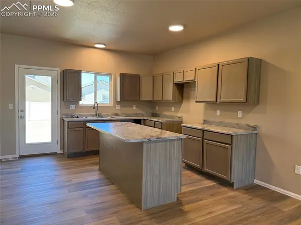 5217 Gannet LN, Pueblo, CO 81008