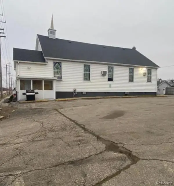 1386 E Hemphill RD, Burton, MI 48529