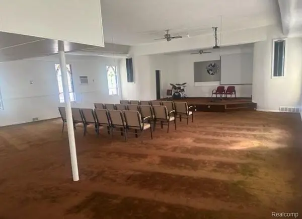 1386 E Hemphill RD, Burton, MI 48529