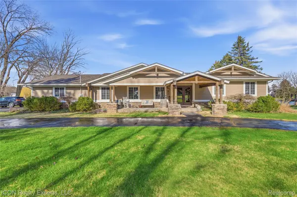 3860 E Commerce RD, Commerce Charter Township, MI 48382