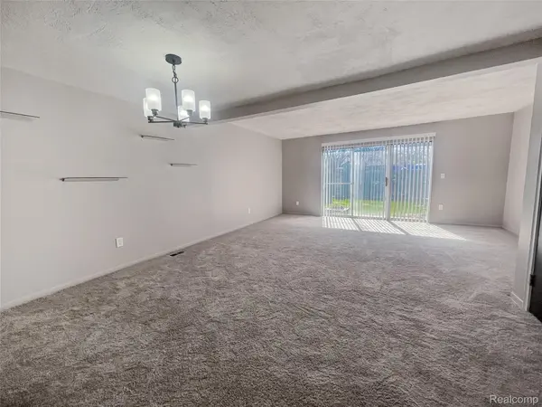 15846 W 11 Mile RD, Southfield, MI 48076