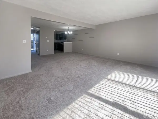 15846 W 11 Mile RD, Southfield, MI 48076