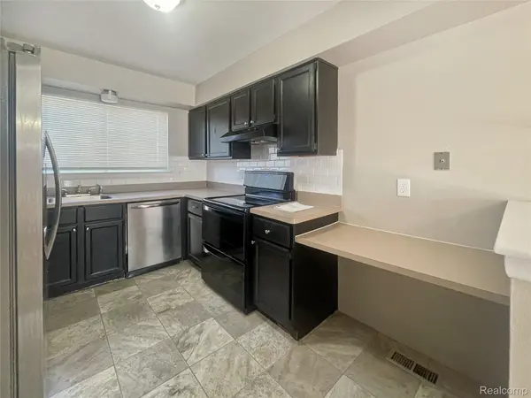 15846 W 11 Mile RD, Southfield, MI 48076