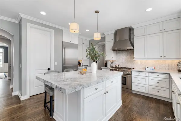 3010 E Bradford DR, Bloomfield Hills, MI 48301