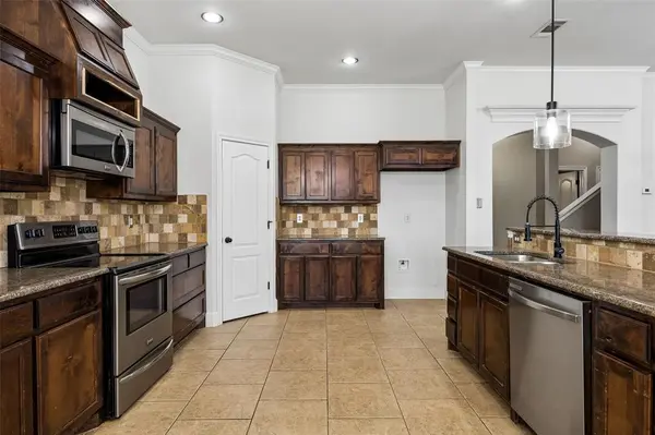 300 Madison Street, Burleson, TX 76028