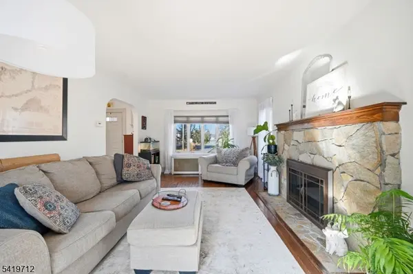 20 Vincent St, Hillsdale Boro, NJ 07642