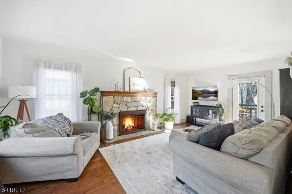 20 Vincent St, Hillsdale Boro, NJ 07642