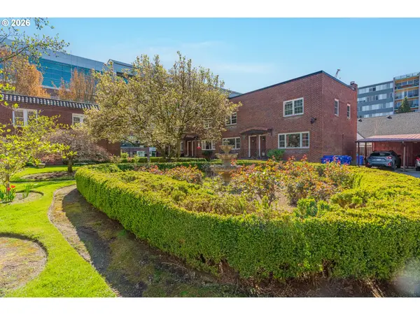 4341 NE HALSEY ST #18, Portland, OR 97213