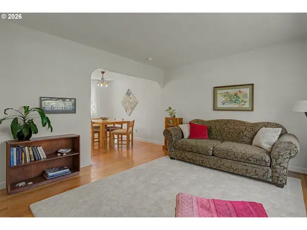 4341 NE HALSEY ST #18, Portland, OR 97213