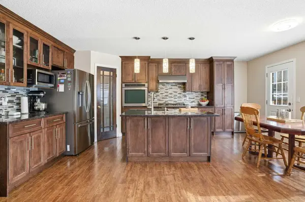 618 Citadel DR NW, Calgary, AB T3G 4Z2